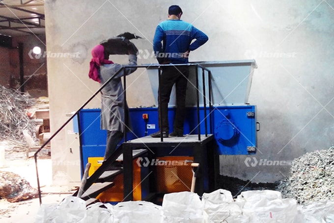 The Scrap Plastic Single Shaft Shredder Machine In India
