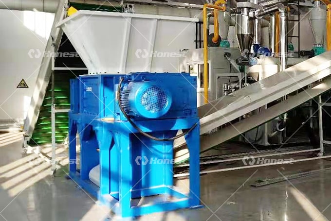 The E-Waste Double Shaft Shredder Machine In Tianjin China