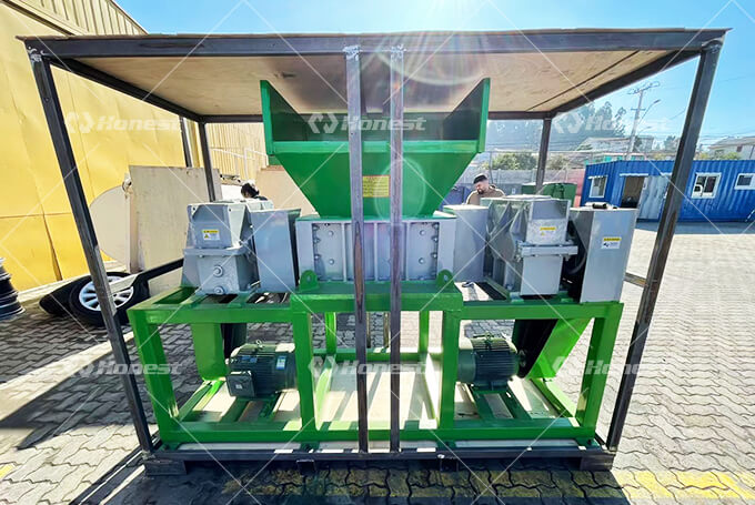 The Waste Plastic Double Shaft Shredder Machine In Chile