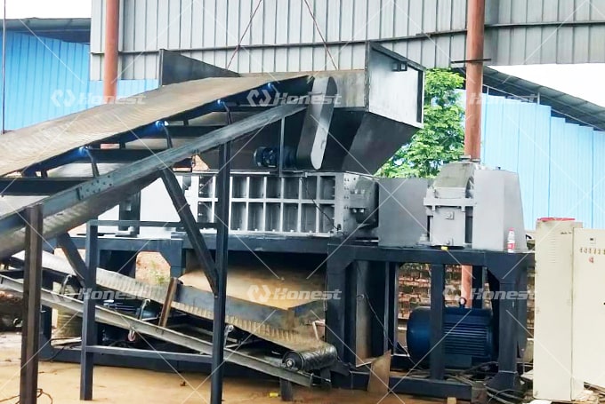 The Waste Wood Double Shaft Shredding Machine In Sichuan China