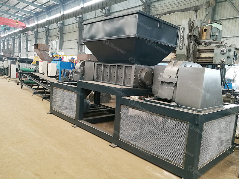 The strong shredding ability of double shaft shredderIndustry News